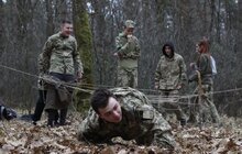 Фото 7: Біля знищеного музею Шухевича у Львові провели теренову гру