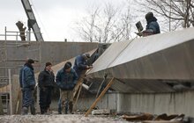 Фото 3: На Меморіалі пам’яті Героїв Небесної Сотні монтують портрети загиблих Героїв