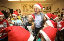 Фото 15: Мер Львова відвідав Фабрику св. Миколая і залишив подарунки дітям, а також попросив, щоб усім дітям цього року Миколай приніс книжки