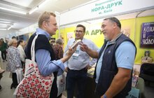 Фото 22: Мер Львова другий день поспіль відвідує книжковий форум та отримав чимало автографів авторів видань