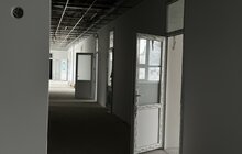 Фото 3: Будівництво школи № 41 у Брюховичах: триває монтаж стель, освітлення, завершуються підлогові роботи