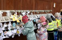 Фото 22: У Львові сотнями паперових ангелів вшанували пам’ять Героїв Небесної Сотні (фото/відео)