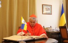 Фото 10: Кардинал Конрад Краєвський залишив запис у Книзі почесних гостей Львова