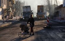 Фото 14: Реконструкція вул. Б. Хмельницького: на відрізку від вул. Механічної до вул. Олійної стелять нижній шар асфальту