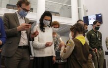 Фото 9: Львівські пластуни урочисто передали Вифлеємський вогонь миру місту