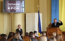 Фото 12: Міський голова Львова Андрій Садовий урочисто вручив стажувальникам програми «Перший кар’єрний крок» дипломи за результатами їх стажувань у міській раді