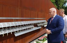 Фото 6: Кардинал з Ватикану й віце-прем'єр Польщі вшанували пам’ять Героїв Небесної Сотні на Меморіалі у Львові