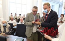 Фото 7: З нагоди Дня Державного Прапора депутати 1-го демократичного скликання отримали відзнаки від громади міста