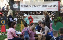 Фото 1: На День міста Львова на пл Ринок працює «Територія літератури»