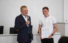 Фото 7: Премії від міста по 5 і 10 тис. грн отримали випускники за найвищі бали на ЗНО 2021