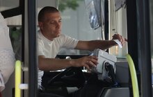 Фото 2: Від сьогодні проїзд на трьох міських маршрутах можна оплатити безготівково
