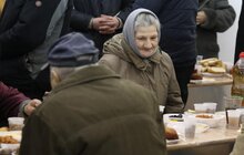 Фото 3: У Львові спільнота взаємодопомоги «Оселя» організувала для потребуючих Святвечір