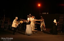 Фото 27: Відкриття фестивалю «Золотий лев» вуличною виставою «Вишневий сад» за п'єсою А. П. Чехова