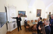 Фото 15: Європейські делегати, що приїхали на відкриття Молодіжної столиці у Львові, розпочали візит з покладання квітів молоді, що загинула через росію