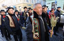 Фото 13: Напередодні Різдва у Львові встановили Різдвяного Дідуха
