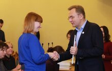 Фото 2: Міський голова вручив сертифікати переможцям Громадського бюджету