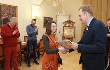 Фото 1: Міський голова нагородив переможців конкурсу «Найкраща новорічна вітрина»