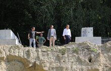 Фото 21: У Парку культури і відпочинку активно ремонтують вхідну арку та стадіон «Юність»