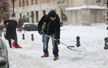 Фото 13: Працівники Львівської мерії долучились до прибирання міста від снігу
