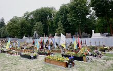 Фото 8: Митрополит Епіфаній у Львові молитвою та покладанням квітів вшанував пам’ять Героїв
