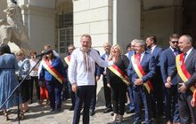 Фото 8: Львову урочисто вручили Почесний прапор Призу Європи