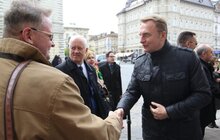 Фото 5: На фасаді будинку відкрили інформаційну таблицю Почесного Латвійського Консульства