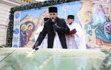 Фото 10: У Львові на пл. Ринок освятили воду, тож львів'яни упродовж дня можуть прийти і набрати її