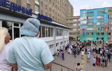 Фото 6: Сьогодні у Львові святкують День музики і День медика: на стіні лікарні швидкої медичної допомоги з виступом октету відкрили символічний мурал