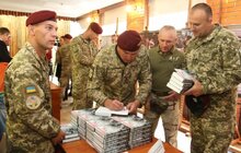 Фото 1: «Жива історія»: у Львові презентували першу в Україні книгу про оборону Луганського аеропорту