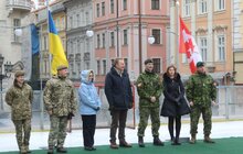 Фото 13: У центрі Львова День хокею — дружній матч зіграли між собою команди з Канади та зі Львова