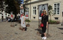 Фото 6: На пл Ринок відкрили фотовиставку до Всесвітнього дня боротьби з торгівлею людьми