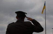 Фото 9: Львів започаткував нову традицію — над Меморіалом пам’яті Героїв Небесної Сотні підняли Державний Прапор України