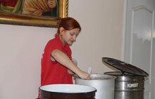 Фото 2: У Львові безпритульні споживали Святу Вечерю разом