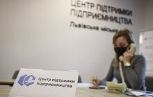 Фото 12: З 8 год ранку в мерії працюють юристи, які консультують підприємців щодо роботи в умовах карантину «вихідного дня»