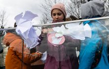 Фото 35: Сотні паперових ангеликів розмістили на Меморіалі Небесної Сотні у Львові
