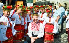 Фото 4: Дитячі колективи у День Незалежності виступають в центрі міста