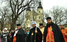 Фото 8: У Львові тисячі людей спільно молились під час Хресної ходи