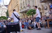 Фото 9: Сьогодні локацію «Музика на Курбаса» «запалювала» фольктроніка від гурту «LIRWAK»