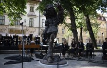 Фото 10: На площі Маланюка урочисто відкрили скульптуру Франца Ксавера Моцарта