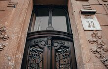 Фото 7: На вул. Лисенка відреставрували «плющеву» браму