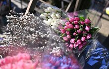 Фото 7: Мерія впорядкувала стихійну торгівлю квітами, облаштувавши сучасні дерев’яні ятки у центрі Львова (фото/відео)
