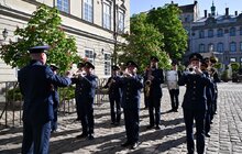Фото 7: День українського прапора на Чорному морі: в центрі Львова замайорів Військово-Морський Прапор ЗСУ (відео)