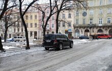 Фото 2: У Львові закликають водіїв не паркувати автомобілі у не відведених для цього місцях