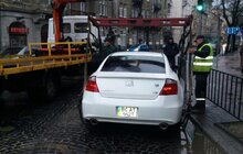 Фото 1: Вчора на арештмайданчик було евакуйовано 7 машин