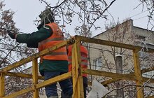 Фото 4: Аварійні служби Львівелектротрансу працюють над відновленням тролейбусного руху