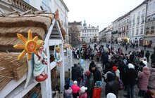 Фото 12: У Львові провели першу різдвяну екскурсію з пампухами, колядою і історіями про святкування 100 років тому (відео)