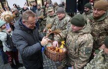 Фото 5: На площі Ангелів встановили головного різдвяного дідуха Львова (фото/відео)
