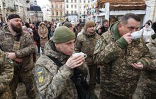 Фото 9: У Львові військові капелани освятили воду: її впродовж дня можуть набрати усі охочі (фото/відео)