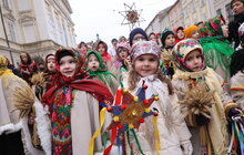 Фото 7: Головний різдвяний дідух вже встановили у Львові (відео)