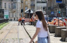 Фото 7: Зупинку на пл. Соборній роблять доступною: трамваї №3 та №8 тимчасово змінили кінцеву зупинку (відео)